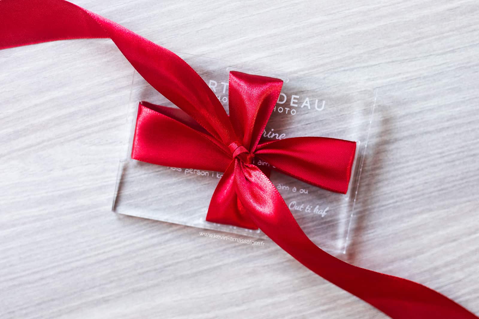1. Carte cadeau - Plexiglass surprise avec ruban prestige - EMBALLEE